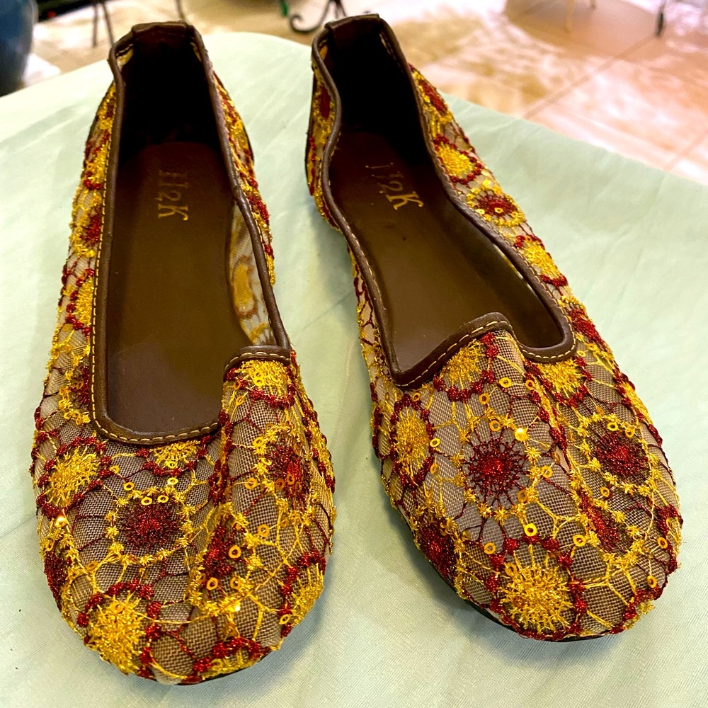 H2K EMBROIDERED SLIP ONS